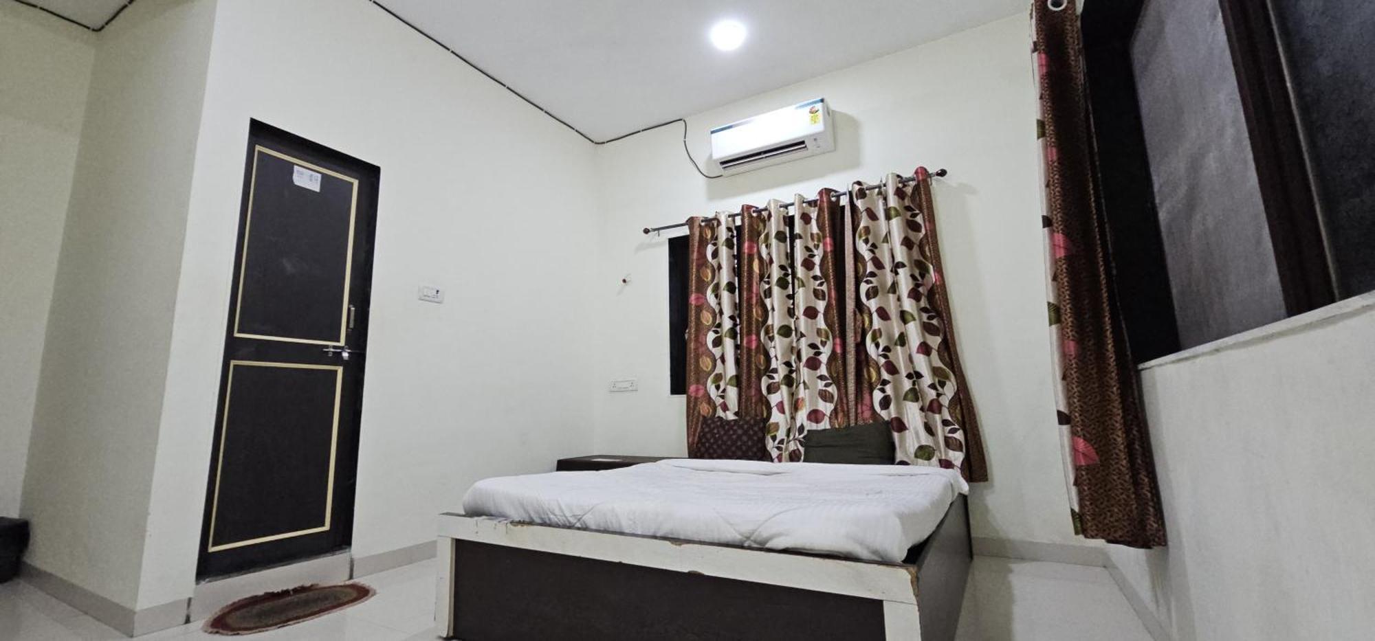 Blue Bell Homestay Лонавла Екстер'єр фото